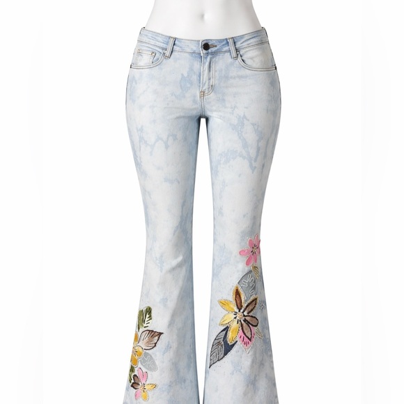 Denim - Floral Embroidered Light Blue Jeans